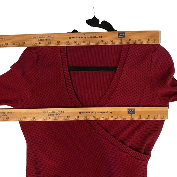 EXPRESS Women’s Dark Red Long Sleeves Ribbed Faux Wrap V-neck Sweater Size Large - Picture 6 of 7